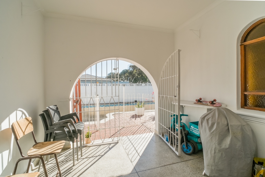 4 Bedroom Property for Sale in Gatesville Western Cape